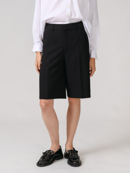 BERMUDA_TRAJE_NEGRO