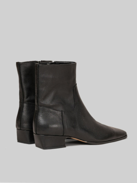 BOTIN_CUERO_PUNTA_CUADRADA_NEGRO BOTIN_CUERO_PUNTA_CUADRADA_NEGRO