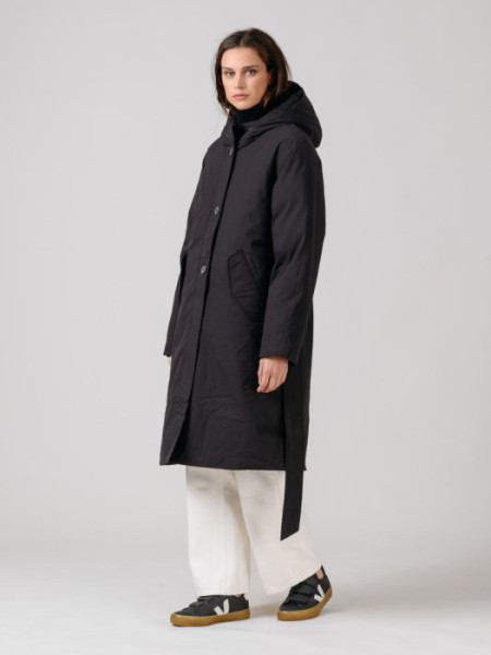 PLUMIFERO_NEGRO_CON_CINTURON_Y_BOTONES_NEGRO