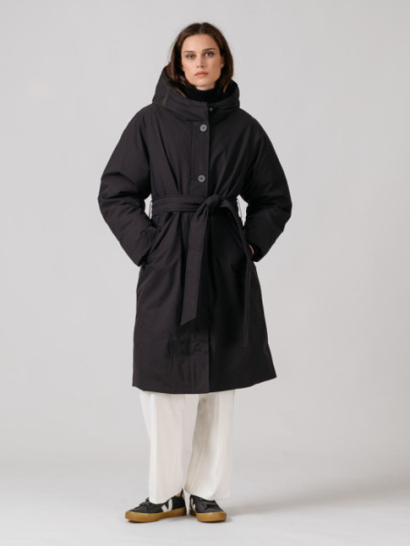 PLUMIFERO_NEGRO_CON_CINTURON_Y_BOTONES_NEGRO