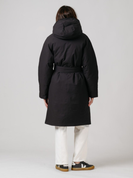 PLUMIFERO_NEGRO_CON_CINTURON_Y_BOTONES_NEGRO