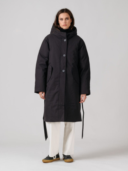 PLUMIFERO_NEGRO_CON_CINTURON_Y_BOTONES_NEGRO