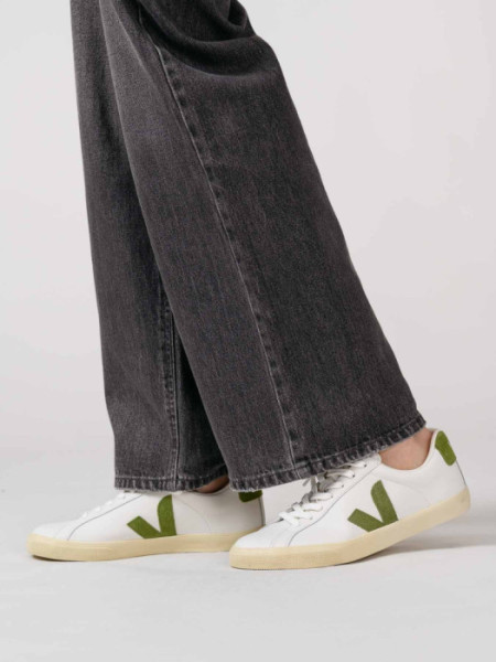 ZAPATILLA_VEJA_ESPLAR_CUERO_BLANCO_Y_VERDE