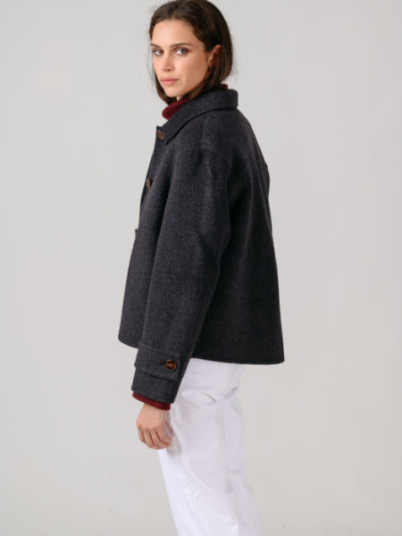 CHAQUETA_CORTA_CUELLOS_GRIS_OSCURO_GRIS