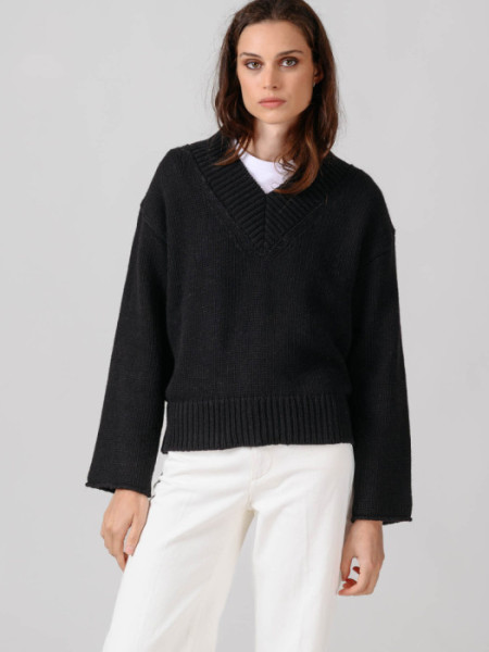 JERSEY_CUELLO_PICO_LENA_NEGRO
