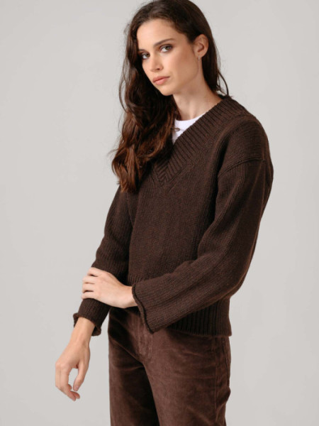 JERSEY_CUELLO_PICO_LENA_MARRON