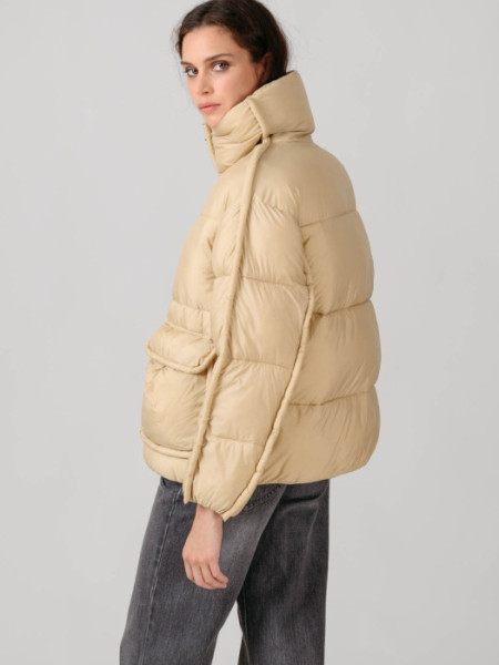 PLUMIFERO_BOLSILLOS_PLASTON_BEIGE