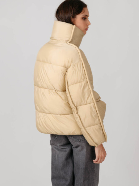 PLUMIFERO_BOLSILLOS_PLASTON_BEIGE