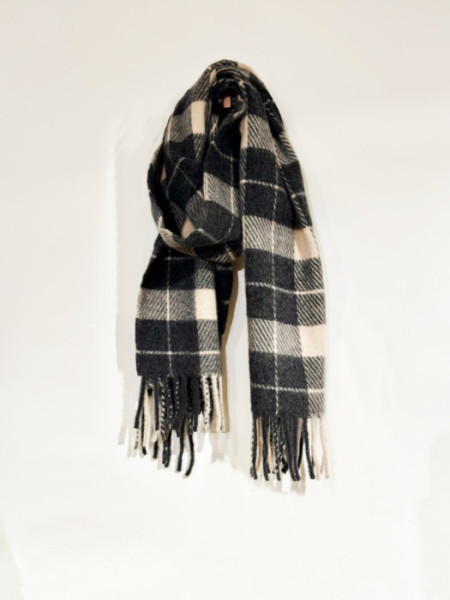 BUFANDA_CUADROS_GRIS_Y_CRUDO