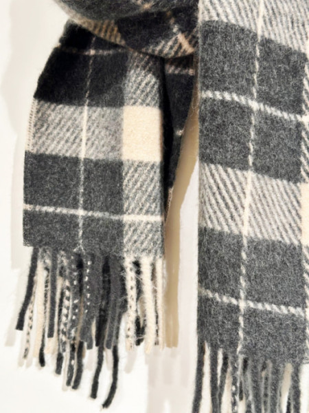 BUFANDA_CUADROS_GRIS_Y_CRUDO