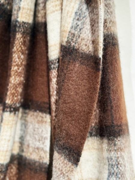 BUFANDA_CUADROS_BEIGE_Y_MARRON