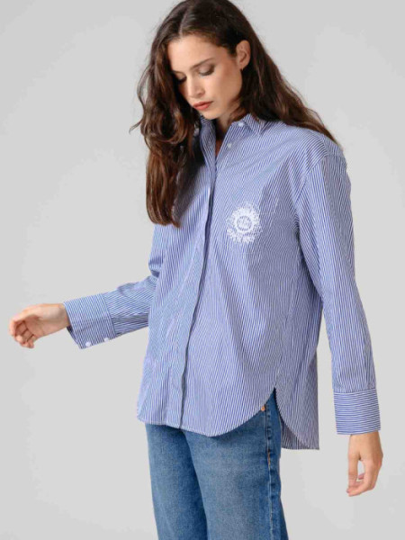 CAMISA_RAYAS_AZUL_Y_BLANCA_ESCUDO_AZUL