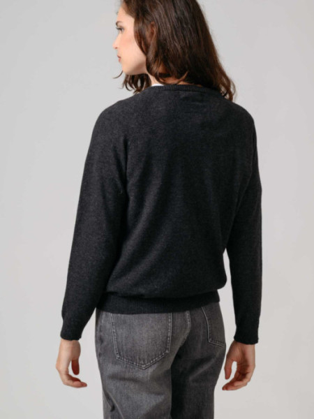 JERSEY_NIGATA_CUELLO_PICO_GRIS_OSCURO_GRIS