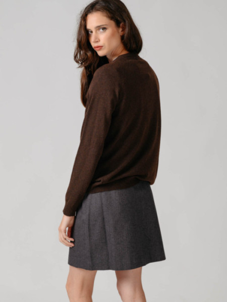 JERSEY_NIGATA_CUELLO_PICO_MARRON