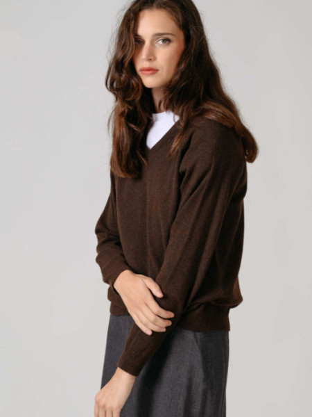 JERSEY_NIGATA_CUELLO_PICO_MARRON