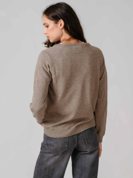 JERSEY_NIGATA_CUELLO_PICO_TOPO