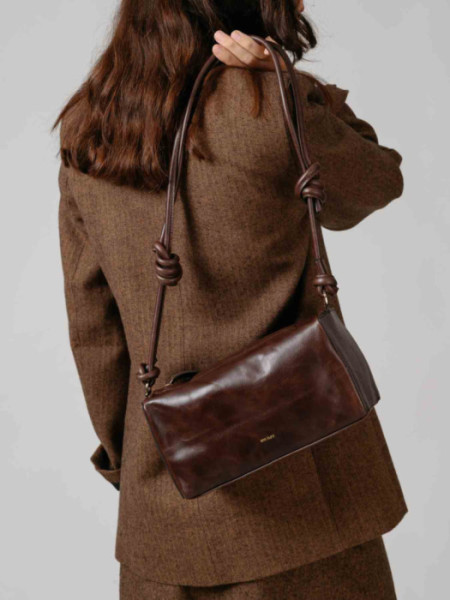 BOLSO_CUADRADO_CRUZADO_NUDO_MARRON